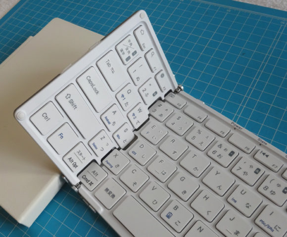 04_日本語配列折りたたみ式Bluetoothキーボード「MOBO Keyboard（AM-KTF83J）」をレビュー