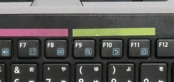 ファンクションキーの4個ずつの区切りは付せん等で視覚的に分かりやすくすることは出来る